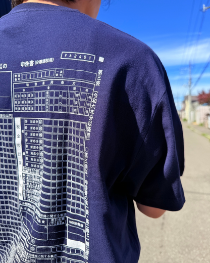 確定申告 第三表「Cash Flow」Tシャツ 着用イメージ ネイビー｜DAILY LIFE NOIZE