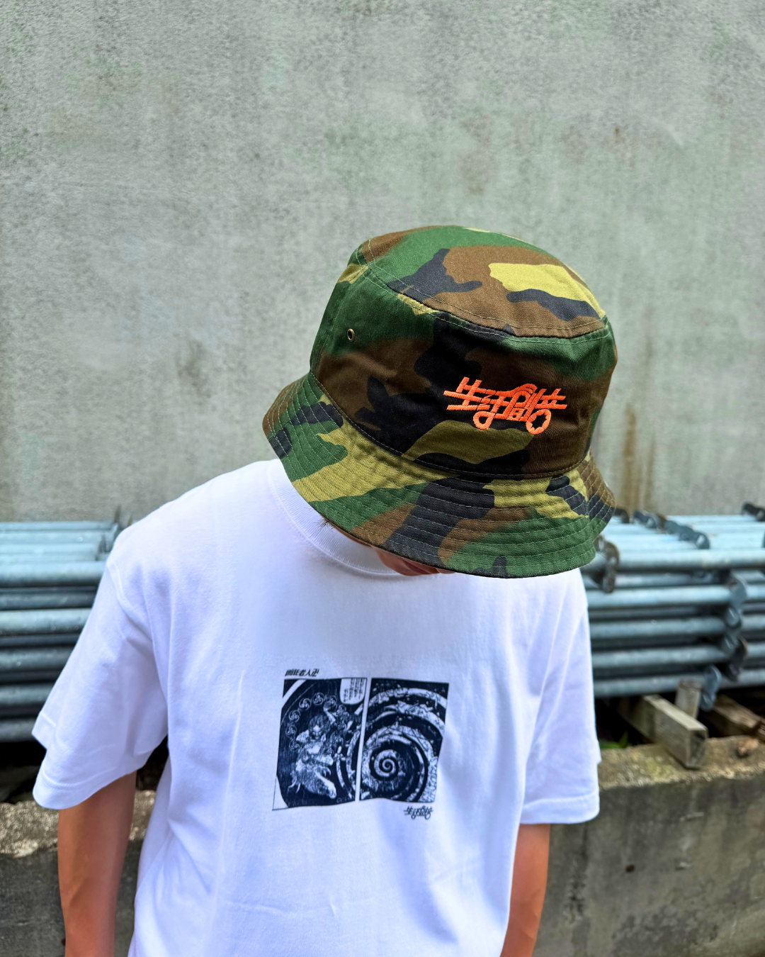 画狂老人卍「Shaka」Tシャツ 着用イメージ2｜DAILY LIFE NOIZE
