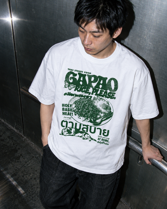 Gapao Rice Tee ホワイト フロント大判プリントの着用