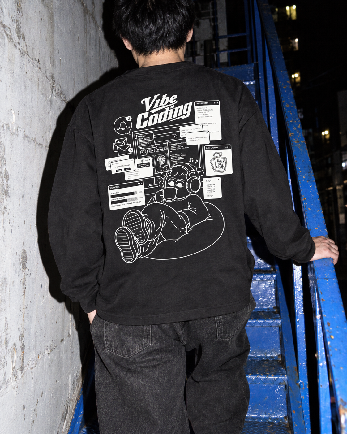 Vibe Coding BOX LS Tee ブラック 単体着用｜DAILY LIFE NOIZE